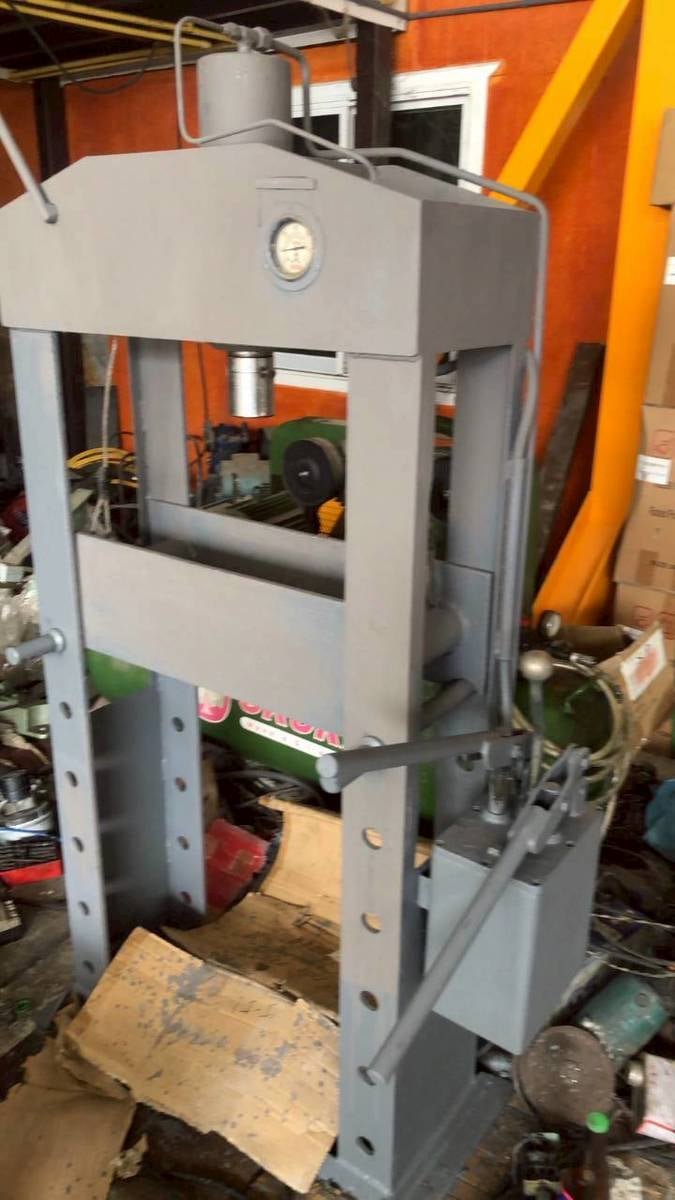 บริการ/รับซ่อมแท่นอัดไฮดรอลิค