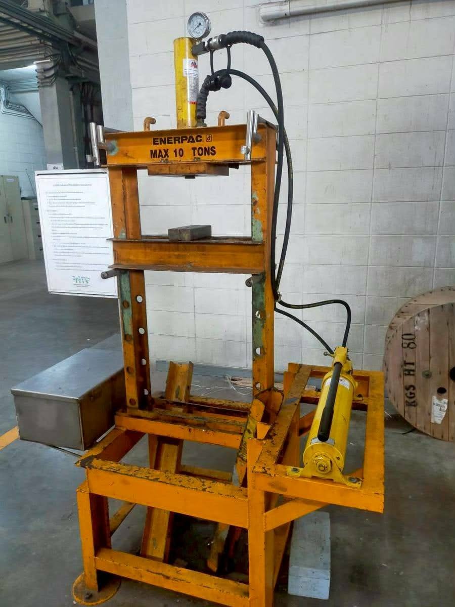 บริการ/รับซ่อมแท่นอัดไฮดรอลิค